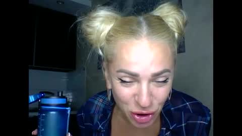 Snapshot of marianna1977 chatting on October 10, 8:03 pm marianna1977 online show from October 10, 8:03 pm
