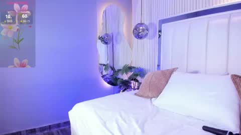 Snapshot of mariathlittle chatting on September 26, 7:00 pm Maria online show from September 26, 7:00 pm