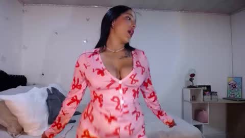 Snapshot of marie_daved chatting on October 12, 3:10 am Nicolle online show from October 12, 3:10 am