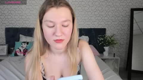 Snapshot of mariel_brown chatting on January 14, 6:17 pm mariel_brown online show from January 14, 6:17 pm