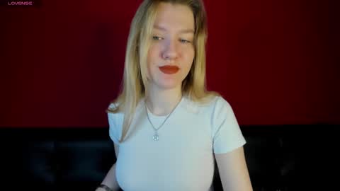 Snapshot of mariel_brown chatting on September 24, 8:21 am mariel_brown online show from September 24, 8:21 am