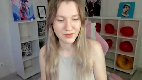 Snapshot of mariel_brown chatting on February 18, 11:22 am mariel_brown online show from February 18, 11:22 am