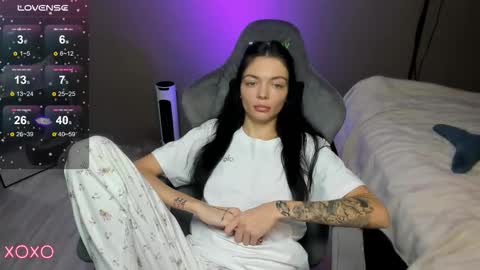 Maria  online show from December 3, 1:23 pm