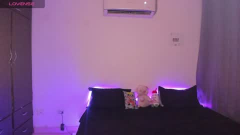 Mariana Hasper online show from July 5, 1:42 am