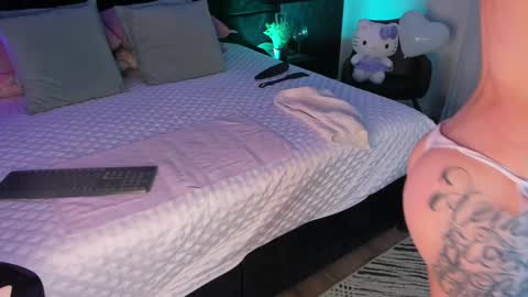 Snapshot of mariianna_lopez_ chatting on February 20, 2:57 pm Mariana online show from February 20, 2:57 pm