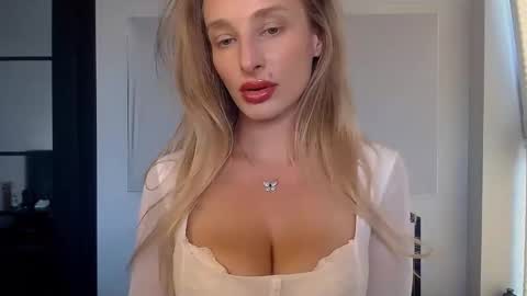 Snapshot of marilyndevilish chatting on September 25, 3:52 pm MarilynDevilish online show from September 25, 3:52 pm