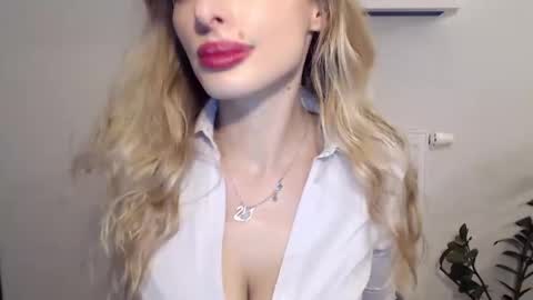 Snapshot of marilyndevilish chatting on January 22, 6:41 pm MarilynDevilish online show from January 22, 6:41 pm