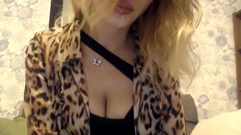 Snapshot of marilyndevilish chatting on October 29, 2:35 am MarilynDevilish online show from October 29, 2:35 am