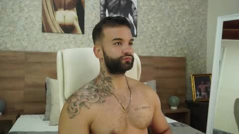 Snapshot of mark_hazze chatting on February 10, 9:15 pm Mark online show from February 10, 9:15 pm