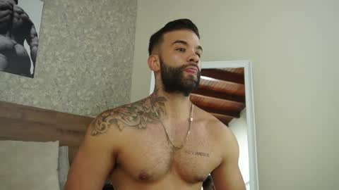 Snapshot of mark_hazze chatting on February 9, 9:17 pm Mark online show from February 9, 9:17 pm