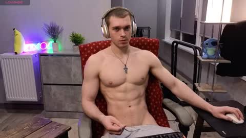 Snapshot of mark_stiff chatting on February 18, 9:09 pm Mark online show from February 18, 9:09 pm