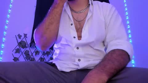 Snapshot of markwolfe1 chatting on October 31, 12:44 am Mark online show from October 31, 12:44 am