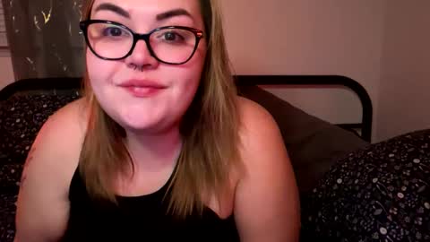 Snapshot of maroon_moon chatting on February 15, 5:19 am maroon_moon online show from February 15, 5:19 am