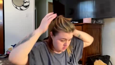 Snapshot of maroon_moon chatting on February 17, 4:50 pm maroon_moon online show from February 17, 4:50 pm