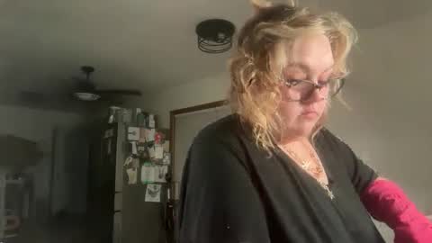 Snapshot of maroon_moon chatting on September 20, 12:57 am maroon_moon online show from September 20, 12:57 am