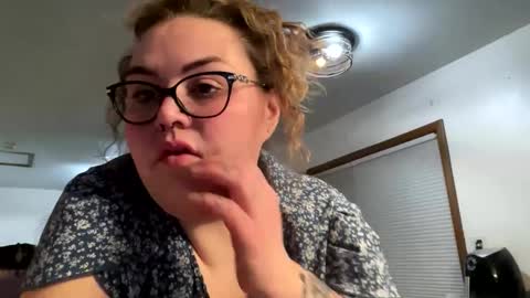 Snapshot of maroon_moon chatting on March 12, 12:31 am maroon_moon online show from March 12, 12:31 am