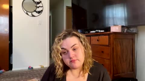 Snapshot of maroon_moon chatting on February 18, 4:36 pm maroon_moon online show from February 18, 4:36 pm