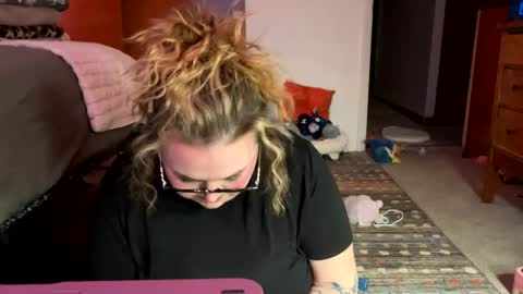 Snapshot of maroon_moon chatting on February 16, 10:54 pm maroon_moon online show from February 16, 10:54 pm