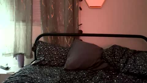 Snapshot of maroon_moon chatting on February 15, 8:22 am maroon_moon online show from February 15, 8:22 am