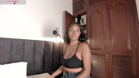 Laura online show from March 3, 9:11 pm