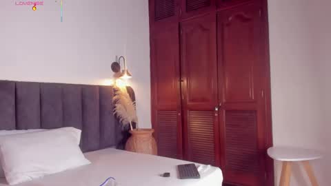 Snapshot of martina_jackson_ chatting on October 15, 9:04 pm Laura online show from October 15, 9:04 pm