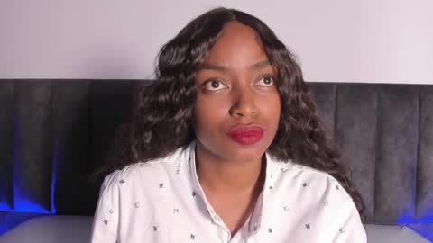 Snapshot of martina_jackson_ chatting on March 1, 10:42 pm Laura online show from March 1, 10:42 pm