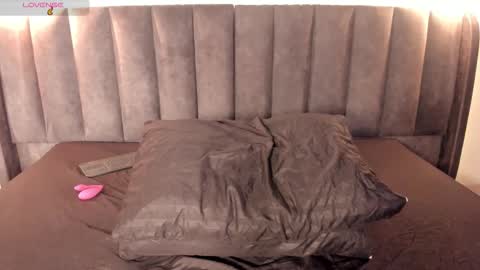 Laura online show from March 4, 9:23 pm