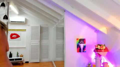 martina mIIler online show from March 15, 6:11 pm