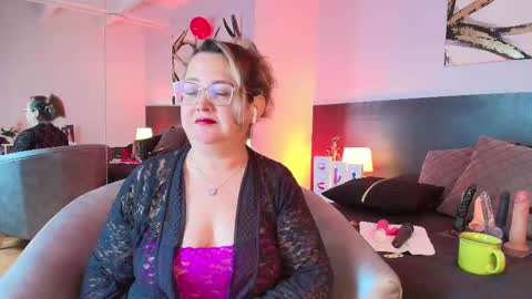 Snapshot of martinacaicedo chatting on February 25, 1:00 pm Martina Caicedo online show from February 25, 1:00 pm