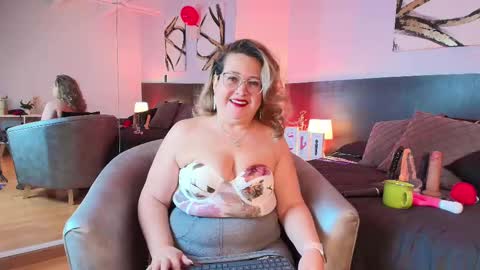Snapshot of martinacaicedo chatting on February 25, 9:53 am Martina Caicedo online show from February 25, 9:53 am