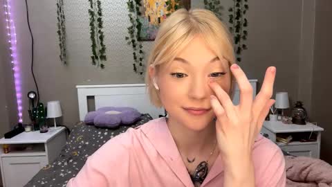 Lisa online show from February 7, 2:09 pm