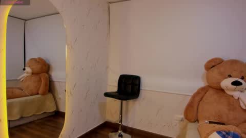 Mary online show from October 22, 1:20 am