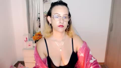 maryline online show from April 18, 1:40 am