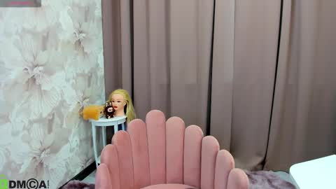 Snapshot of maryy_senn chatting on October 20, 2:38 am Luucy UTC1 Mon Tue Wed Thu Fri 0500-1130 online show from October 20, 2:38 am