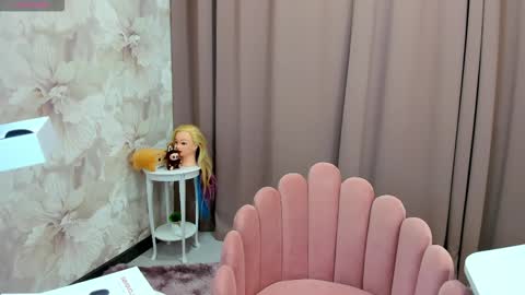 Snapshot of maryy_senn chatting on October 13, 2:46 am Luucy UTC1 Mon Tue Wed Thu Fri 0500-1130 online show from October 13, 2:46 am