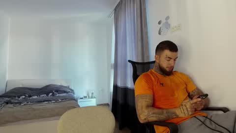 Snapshot of masculineguy69 chatting on October 13, 7:21 am masculineguy69 online show from October 13, 7:21 am