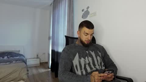 Snapshot of masculineguy69 chatting on October 9, 6:19 am masculineguy69 online show from October 9, 6:19 am