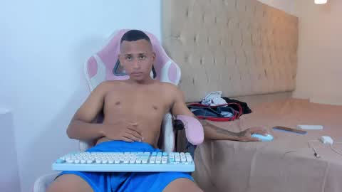 mastermorenohot23 online show from May 25, 8:53 am