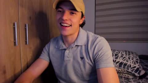 Snapshot of mastrangelo_x chatting on October 8, 4:18 am Mastran online show from October 8, 4:18 am