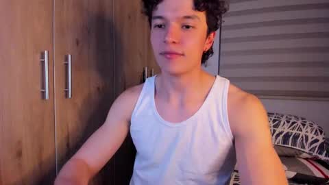 Snapshot of mastrangelo_x chatting on October 21, 5:12 am Mastran online show from October 21, 5:12 am