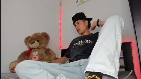 mateo_escobar online show from November 9, 1:47 pm