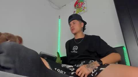 mateo_escobar online show from December 2, 9:02 pm