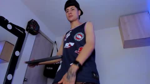 Snapshot of mateo_escobar chatting on September 10, 5:25 pm mateo_escobar online show from September 10, 5:25 pm