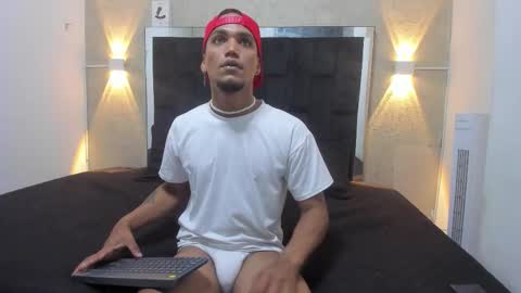 Snapshot of mateo_nick chatting on November 1, 5:23 pm Mateo and Noah online show from November 1, 5:23 pm