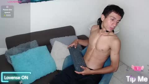 Snapshot of mateocruz_ chatting on October 9, 1:05 pm Mateo online show from October 9, 1:05 pm