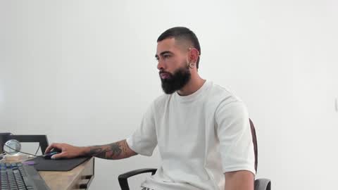 Snapshot of matheusbeard2 chatting on December 17, 8:21 pm Matheus online show from December 17, 8:21 pm