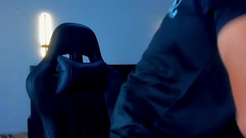 Mathew Flintt  online show from April 1, 2:56 am