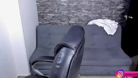 Mathew Independent model online show from February 26, 4:05 pm