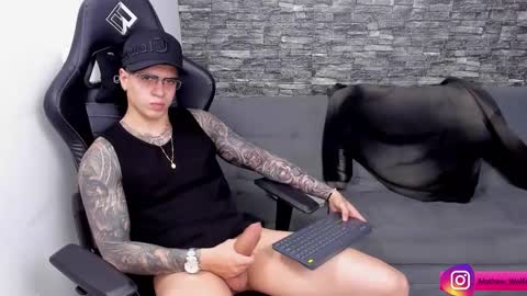 Mathew Independent model online show from December 5, 5:39 am