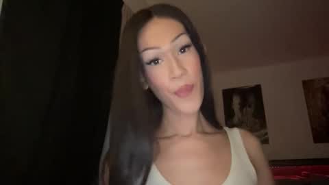 MOLLY MILLS online show from November 5, 10:01 pm